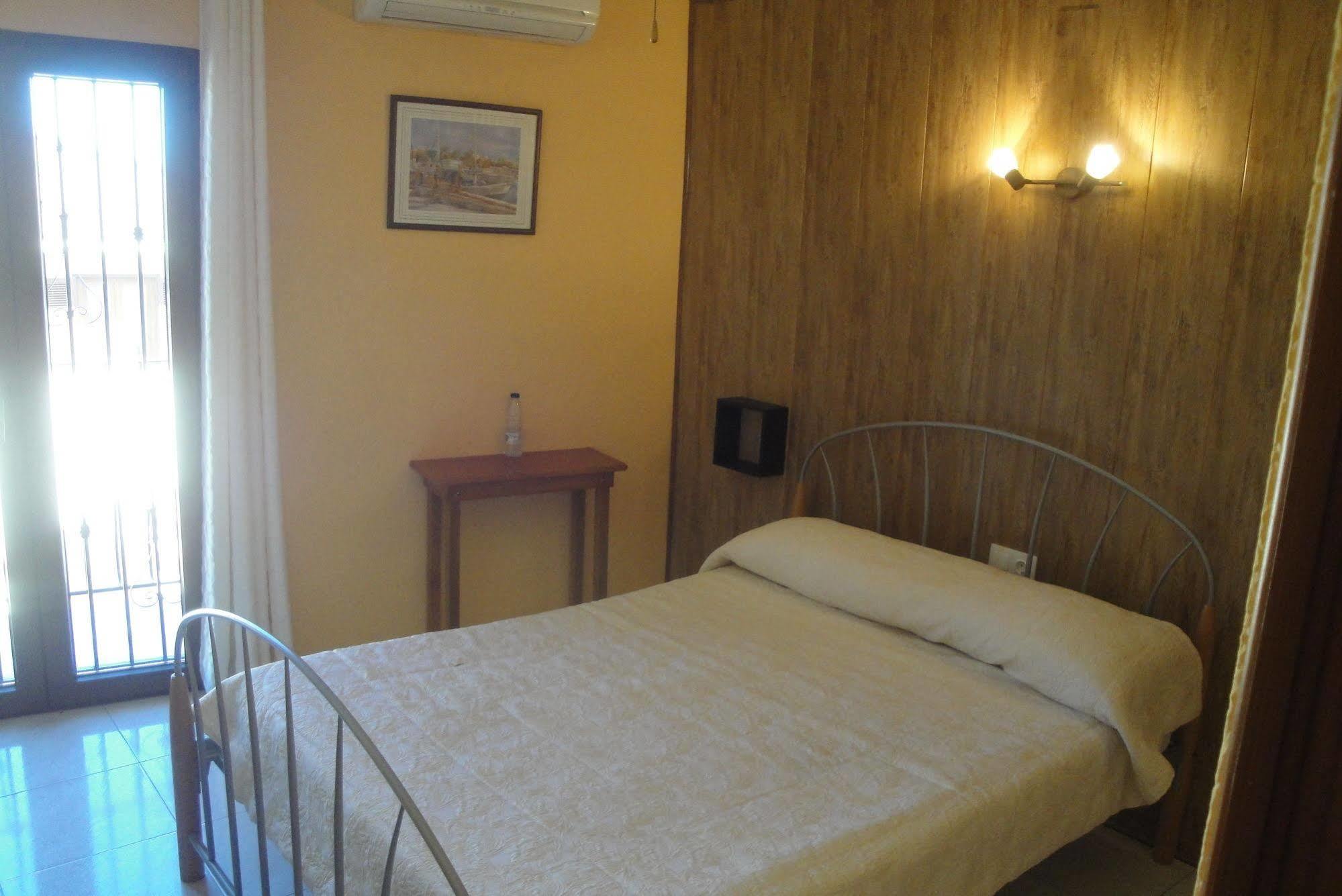 Hostal Cristina Denia Exterior foto