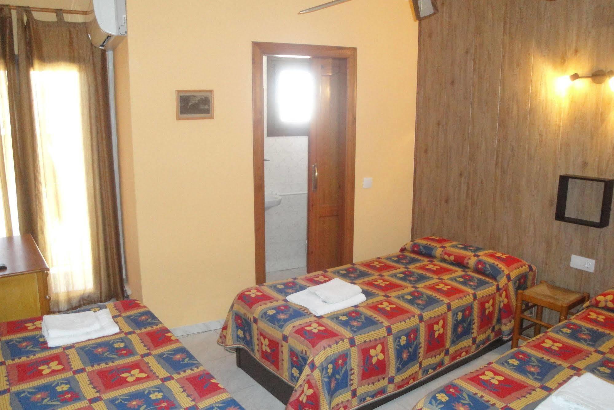 Hostal Cristina Denia Exterior foto
